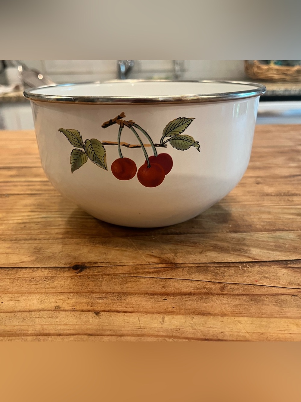 7” ROUND SERVING BOWL. NEW. CHERRIES AND APPLES